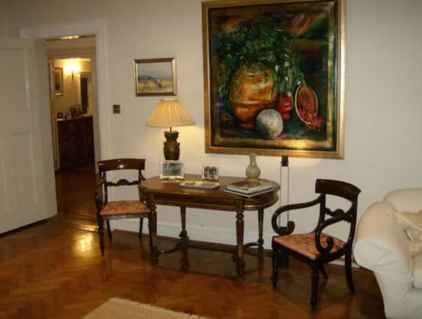 Villa Coach House à Woking Extérieur photo