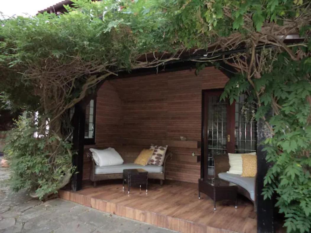 Villa Coach House à Woking Extérieur photo